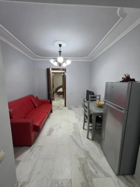 Tirane, jepet me qera apartament 1+1 Kati 2, 550 € (Stadiumi Dinamo)