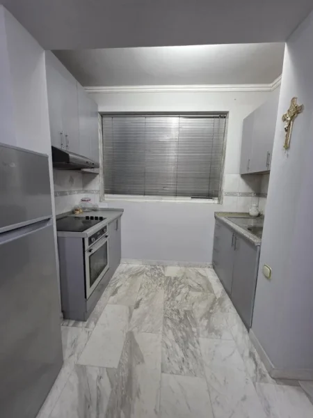 Tirane, jepet me qera apartament 1+1 Kati 2, 550 € (Stadiumi Dinamo)