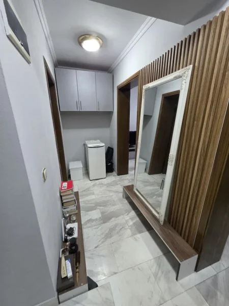 Tirane, jepet me qera apartament 1+1 Kati 2, 550 € (Stadiumi Dinamo)
