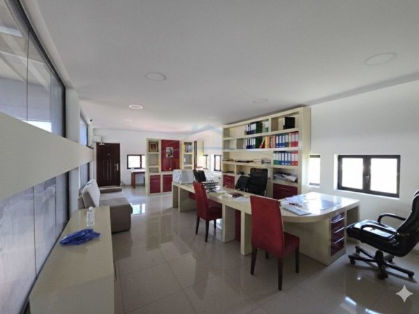 Tirane, shitet magazine Kati 0, 930 m² 1.100.000 € (BUBQ)