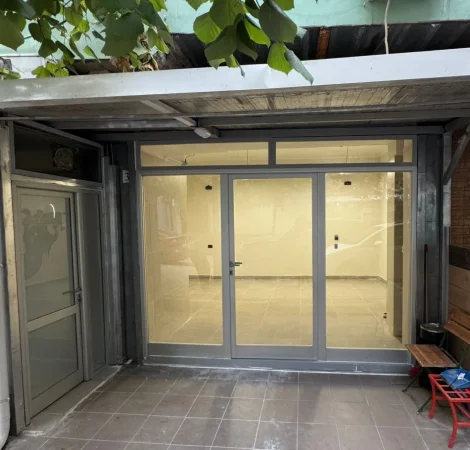 Tirane, jepet me qera ambjent biznesi Kati 0, 30 m² 400 € (Irfan Tomini)