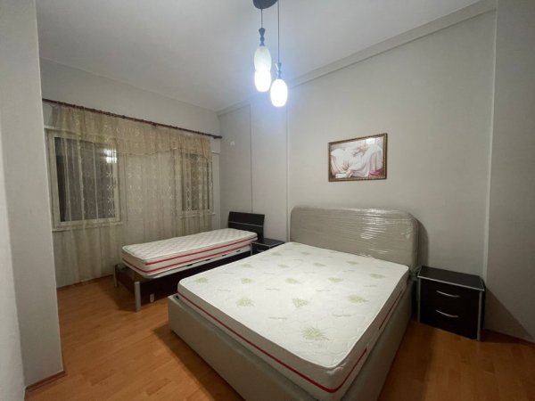 Tirane, jepet me qera apartament 1+1 Kati 5, 70 m² 600 € (Liqeni i Thate)
