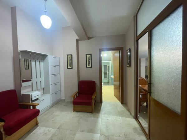 Tirane, jepet me qera apartament 1+1 Kati 5, 70 m² 600 € (Liqeni i Thate)