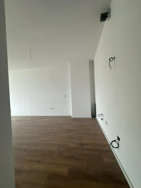 Tirane, jepet me qera zyre Kati 3, 116 m² 850 € (Mine Peza)