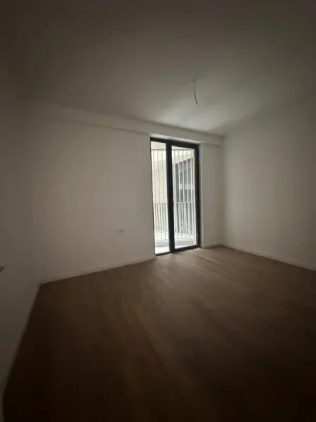 Tirane, jepet me qera zyre Kati 3, 116 m² 850 € (Mine Peza)