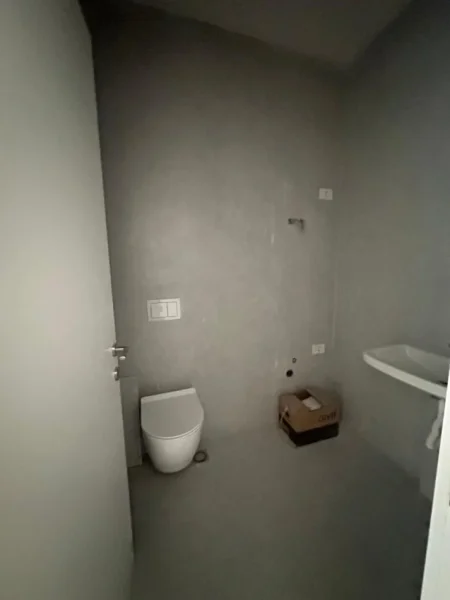 Tirane, jepet me qera zyre Kati 3, 116 m² 850 € (Mine Peza)