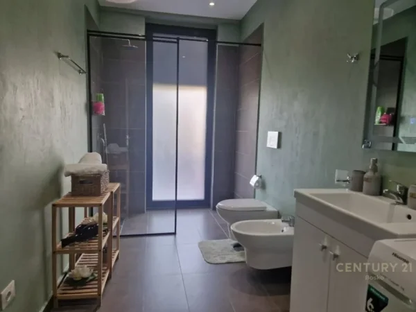 Tirane, shes apartament 1+1+Aneks+Ballkon Kati 1, 88 m² 195.000 € 