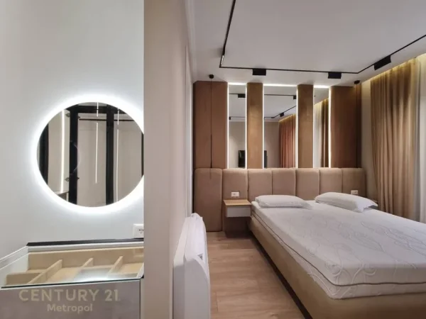 Tirane, jepet me qera apartament 3+1+Aneks+Ballkon Kati 2, 150 m² 2.000 € 