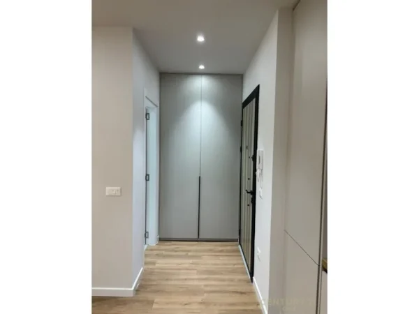 Tirane, jepet me qera apartament 1+1+Aneks+Ballkon Kati 4, 75 m² 850 € 