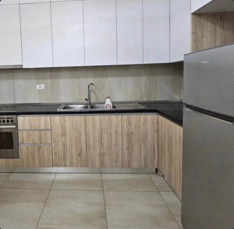 Tirane, jepet me qera apartament 1+1 Kati 2, 63 m² 500 € (Kopshti Botanik)