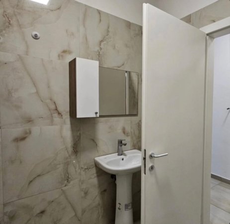 Tirane, jepet me qera apartament 1+1 Kati 2, 63 m² 500 € (Kopshti Botanik)