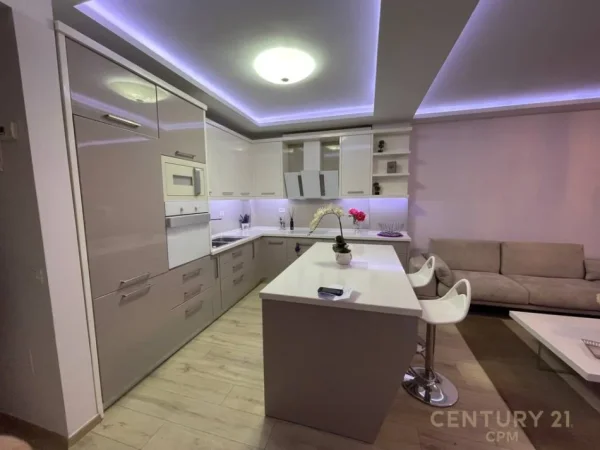 Tirane, jap me qera apartament 2+1+Aneks+Ballkon Kati 3, 1.300 € (Libri Universitar)