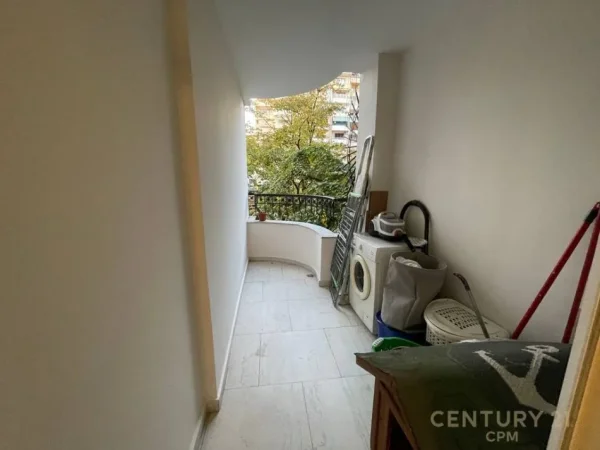 Tirane, jap me qera apartament 2+1+Aneks+Ballkon Kati 3, 1.300 € (Libri Universitar)