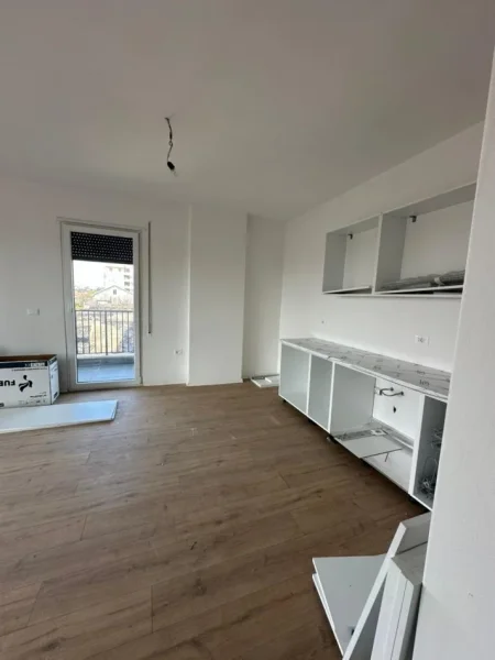 Tirane, jepet me qera apartament 2+1 Kati 2, 95 m² 600 € (DON BOSKO)