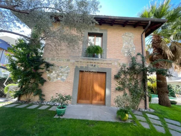 Tirane, jepet me qera Vile 2 Katshe Kati 2, 500 m² 4.500 € 