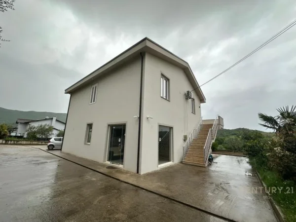 Tirane, jepet me qera Vile 2 Katshe Kati 2, 300 m² 1.200 € (Berzhite)