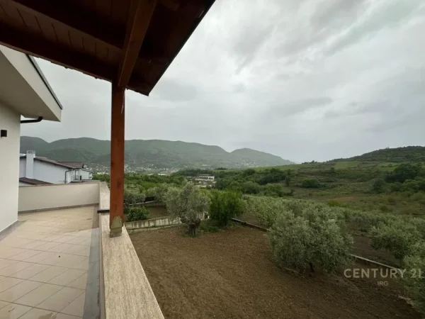 Tirane, jepet me qera Vile 2 Katshe Kati 2, 300 m² 1.200 € (Berzhite)