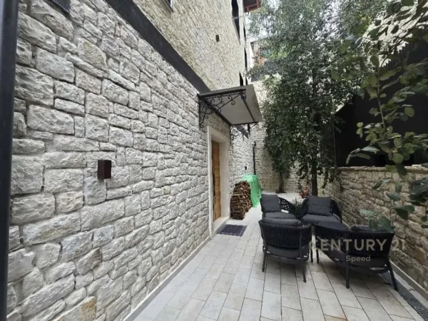 Tirane, shes Vile 3 Katshe Kati 4, 450 m² (Secret Garden Residence)