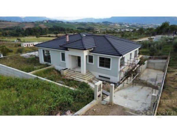 Tirane, shes Vile 1 Katshe Kati 1, 415 m² 800.000 € 