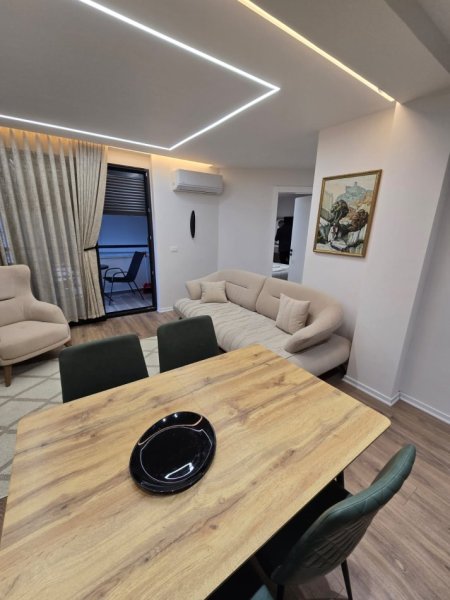 Tirane, jepet me qera apartament 2+1 , 80 m² 800 € 