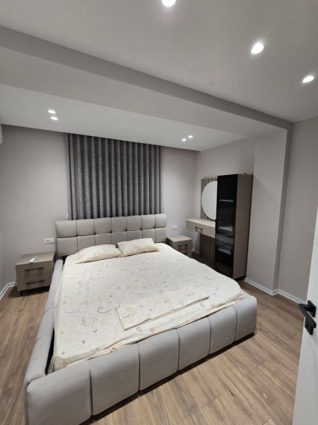 Tirane, jepet me qera apartament 2+1 , 80 m² 800 € 