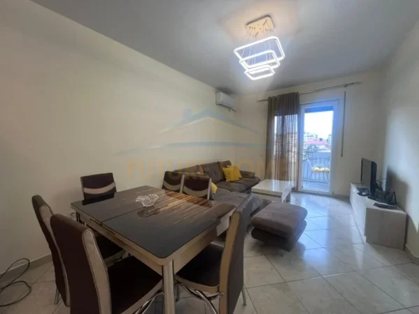 Tirane, jepet me qera apartament 2+1+Ballkon Kati 2, 97 m² 700 € (Bulevardi Zogu I, Rruga Hysen Haxhidalliu)
