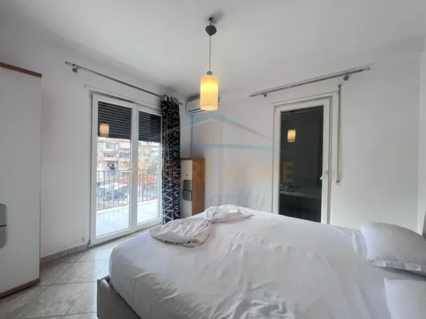 Tirane, jepet me qera apartament 2+1+Ballkon Kati 2, 97 m² 700 € (Bulevardi Zogu I, Rruga Hysen Haxhidalliu)