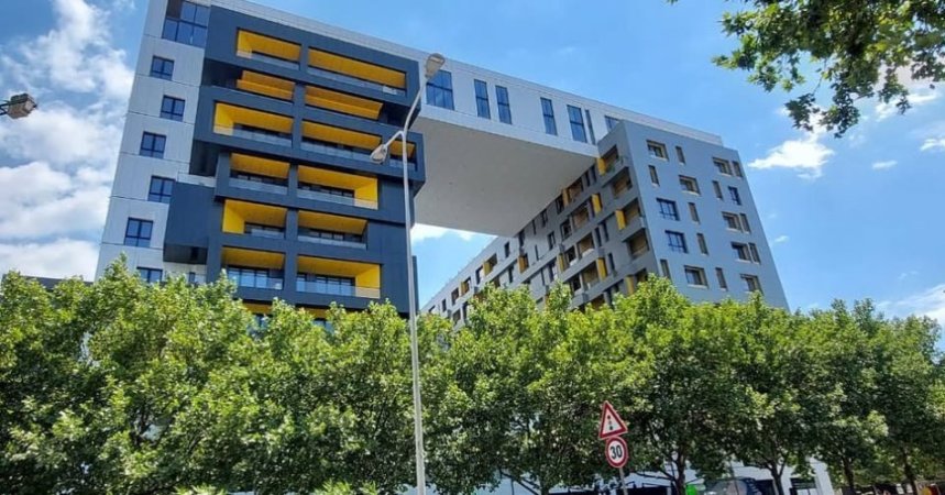 Tirane, shitet dyqan Kati 0, 25 m² 140.000 € (Square 21, Rruga e Kavajes)