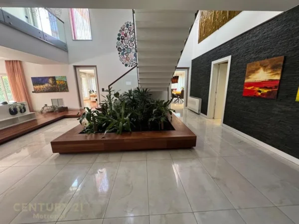 Tirane, jepet me qera Vile 3 Katshe Kati 4, 1.210 m² 15.000 € 