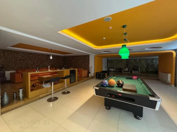 Tirane, jepet me qera Vile 3 Katshe Kati 4, 1.210 m² 15.000 € 