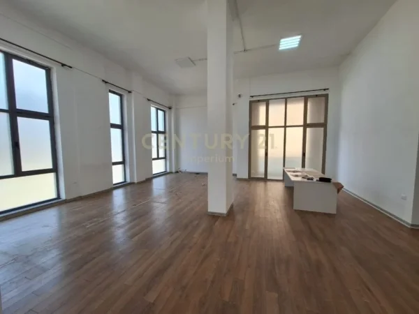 Tirane, shes ambjent biznesi Kati 1, 217 m² 450.000 € 