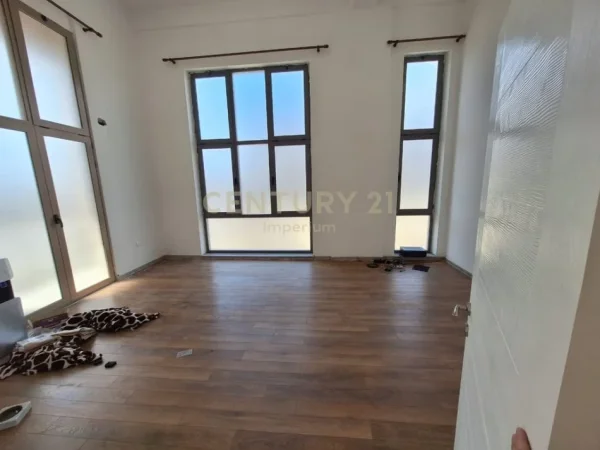 Tirane, shes ambjent biznesi Kati 1, 217 m² 450.000 € 