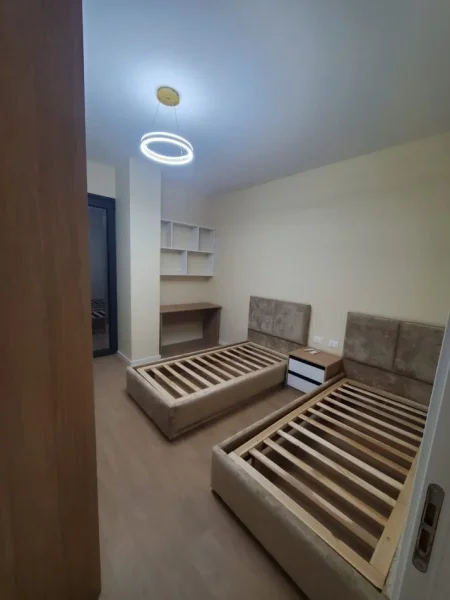 Tirane, jepet me qera apartament 2+1 Kati 2, 120 m² 