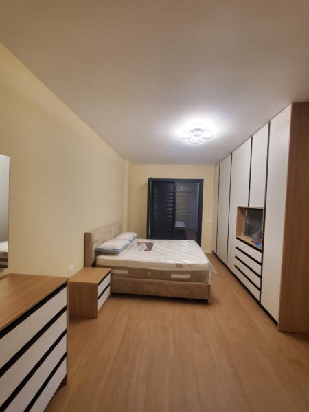 Tirane, jepet me qera apartament 2+1 Kati 2, 120 m² 