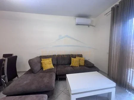 Tirane, jepet me qera apartament 2+1 Kati 2, 97 m² 700 € 