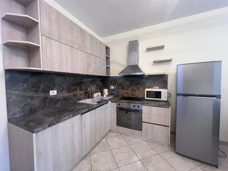 Tirane, jepet me qera apartament 2+1 Kati 2, 97 m² 700 € 