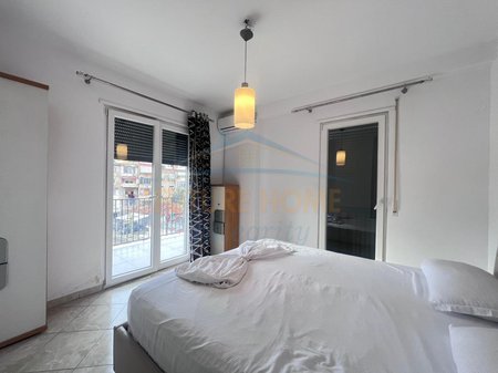 Tirane, jepet me qera apartament 2+1 Kati 2, 97 m² 700 € 