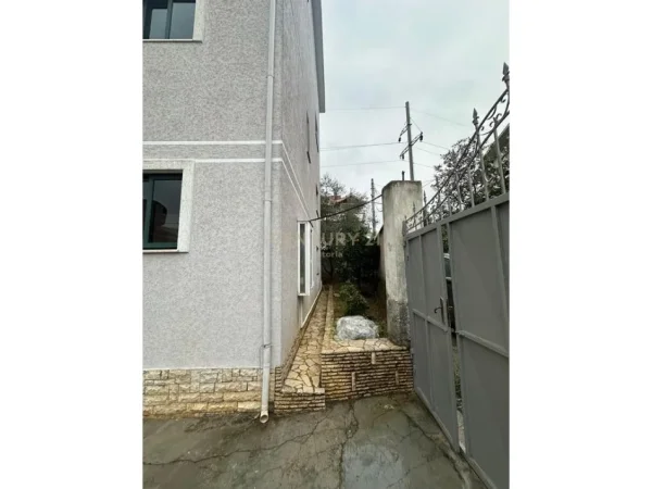 Tirane, shes Vile 3 Katshe Kati 4, 580 m² 900.000 € 