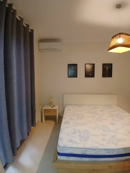 Tirane, jepet me qera apartament 1+1+Ballkon Kati 4, 80 m² 1.200 € (Rruga e Kosovareve)