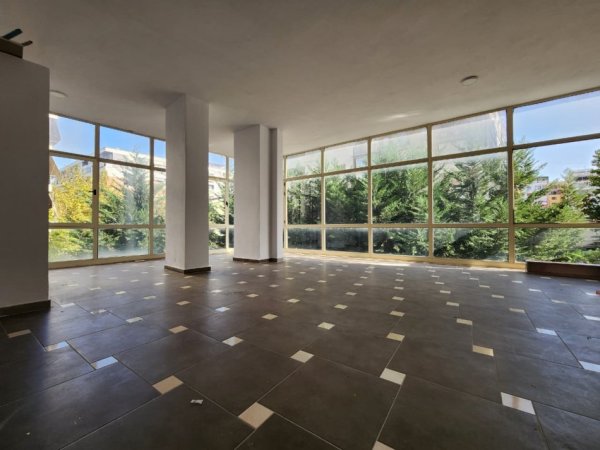 Tirane, jepet me qera ambjent biznesi Kati 1, 72 m² 350 € (astir)
