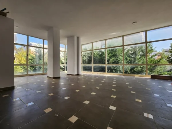Tirane, jepet me qera zyre Kati 1, 72 m² 350 € (astir)