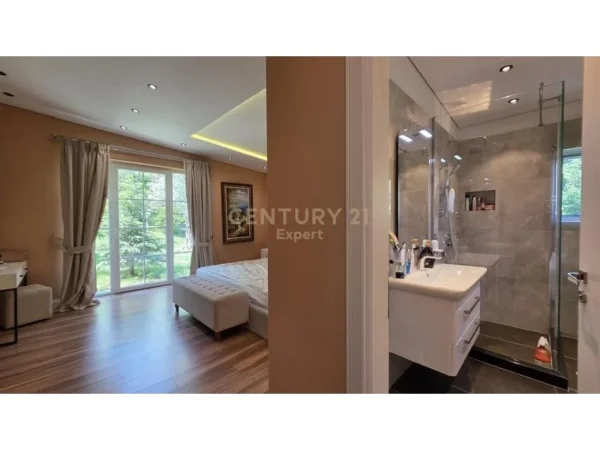 Tirane, jap me qera Vile 3 Katshe , 1.640 m² 3.500 € (DOBRESH)