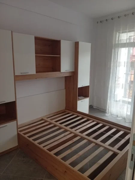 Jepet me Qera Apartament 1+1 ne 5 Maji, afer Concordit,  400 €URO