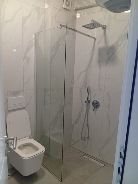 Jepet me Qera Apartament 1+1 ne 5 Maji, afer Concordit,  400 €URO