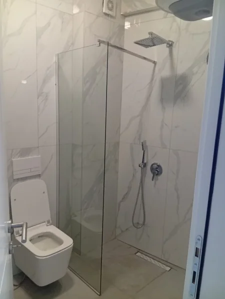 Jepet me Qera Apartament 1+1 ne 5 Maji, afer Concordit,  400 €URO