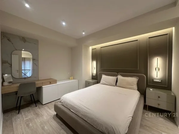 Tirane, jepet me qera apartament 2+1+Aneks+Ballkon Kati 3, 90 m² 1.200 € 