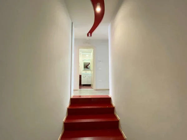 Shqiperi, shitet apartament 4+1 Kati 4, 227 m² 