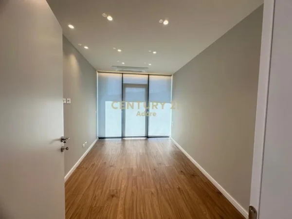 Tirane, jepet me qera zyre Kati 6, 98 m² 1.400 € (Lake View)