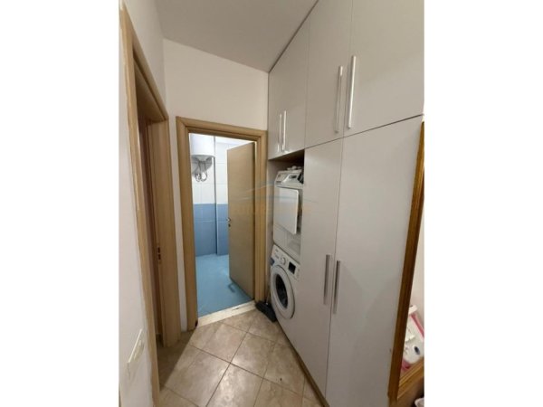 Tirane, jepet me qera apartament 1+1+Ballkon Kati 2, 64 m² 400 € 