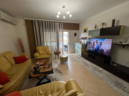 Tirane, shitet apartament 3+1 Kati 5, 121 m² 200.000 € 